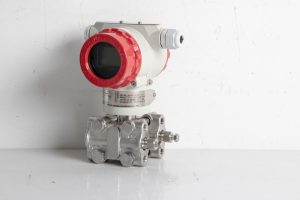 Differential pressure transmitter for measuring pressure differences in industrial process control and automation systems.