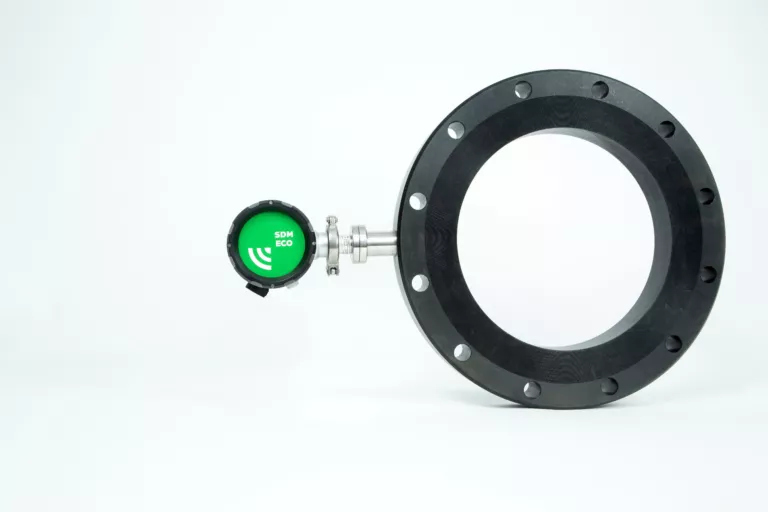 Rhosonics SDM ECO sensor with large flange process connection